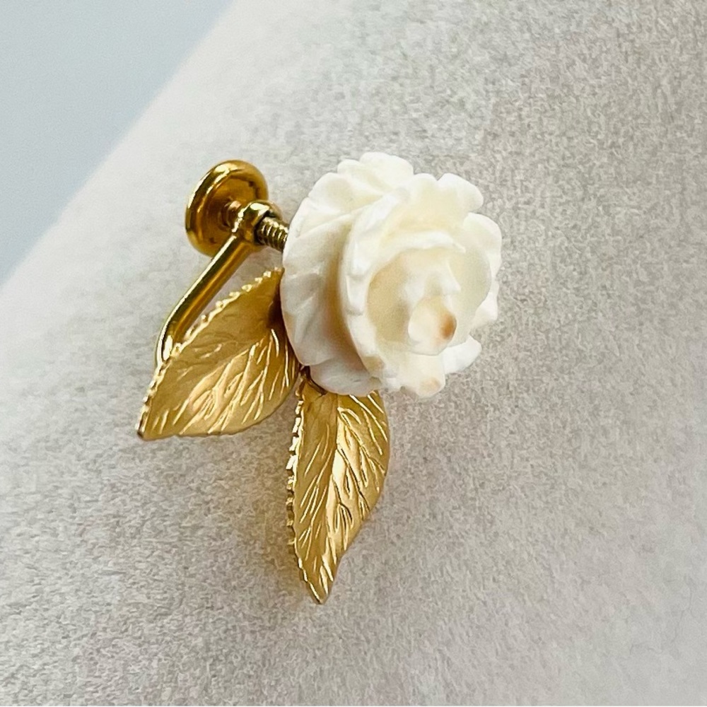 Vintage 1/20 12kt G.F. CRCO Carved Rose and Gold Leaves Screw Back Earrings - Picture 5 of 5